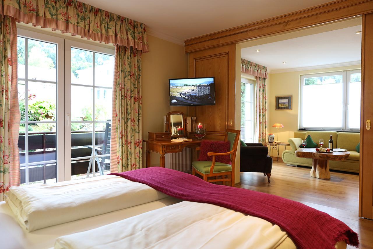 Hotel Behringer'S Traube บาเดนไวเลอร์ ภายนอก รูปภาพ